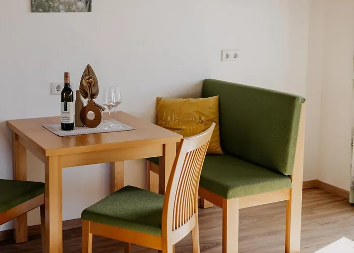 Weingut Sternat Vlg. Schmalzpeter بيت للعطل